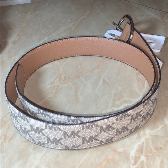 Reversible Micheal Kors Belt - Picture 2 of 3